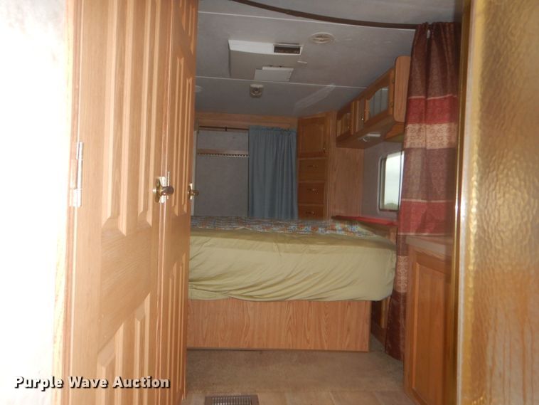 image for item DI2269 2004 Cedar Creek 37RDQS camper