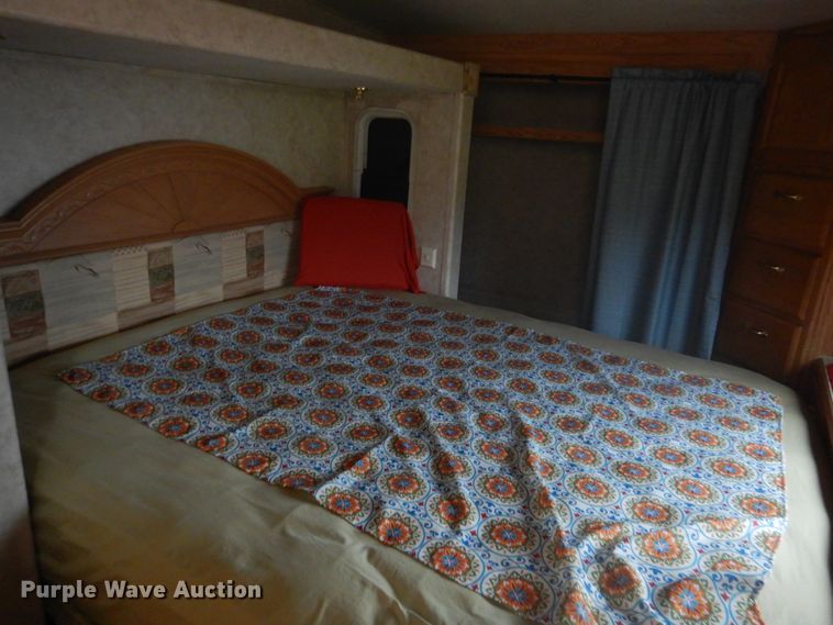 image for item DI2269 2004 Cedar Creek 37RDQS camper