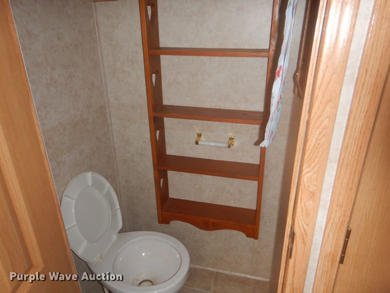 image for item DI2269 2004 Cedar Creek 37RDQS camper