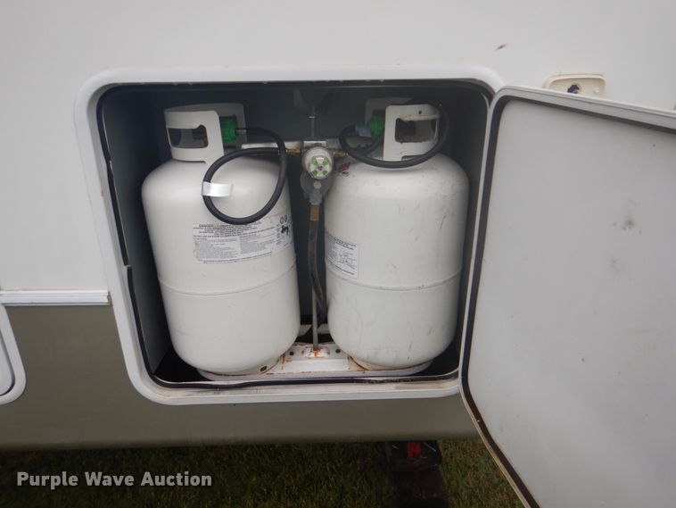 image for item DI2269 2004 Cedar Creek 37RDQS camper