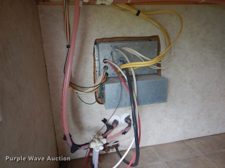 image for item DI2269 2004 Cedar Creek 37RDQS camper