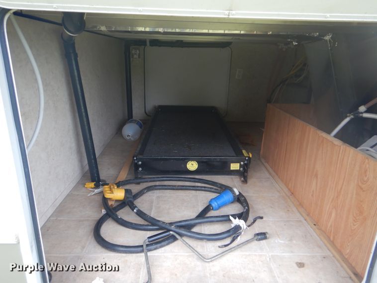 image for item DI2269 2004 Cedar Creek 37RDQS camper