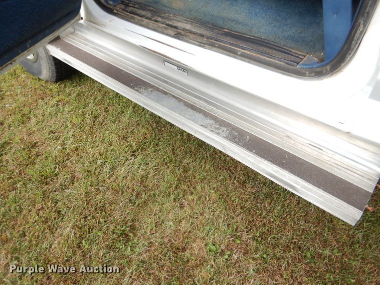 image for item DI2537 1997 Ford F350 XLT utility bed pickup truck