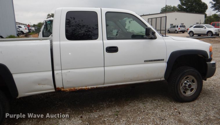 image for item DI2580 2004 GMC Sierra 2500HD Ext. Cab pickup truck