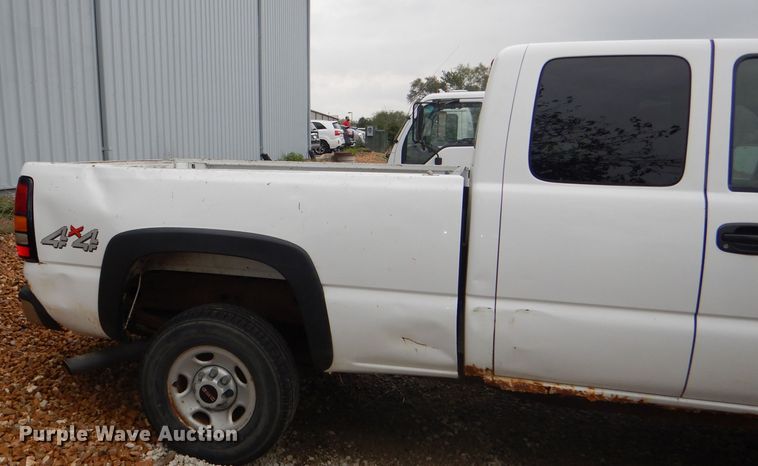 image for item DI2580 2004 GMC Sierra 2500HD Ext. Cab pickup truck