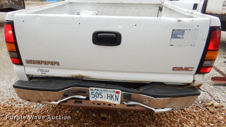 image for item DI2580 2004 GMC Sierra 2500HD Ext. Cab pickup truck