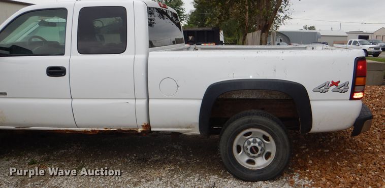 image for item DI2580 2004 GMC Sierra 2500HD Ext. Cab pickup truck