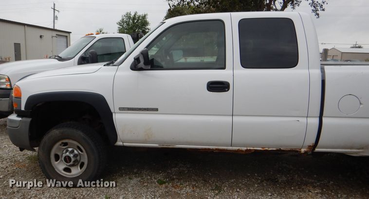 image for item DI2580 2004 GMC Sierra 2500HD Ext. Cab pickup truck