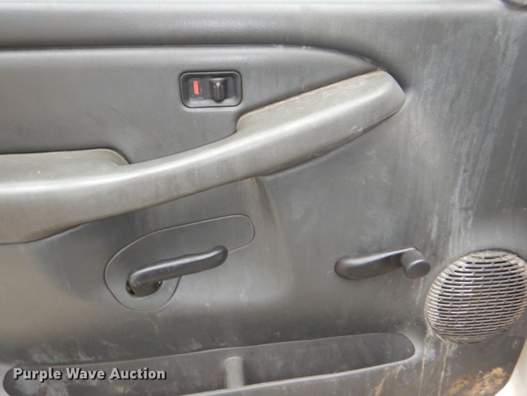 image for item DI2580 2004 GMC Sierra 2500HD Ext. Cab pickup truck