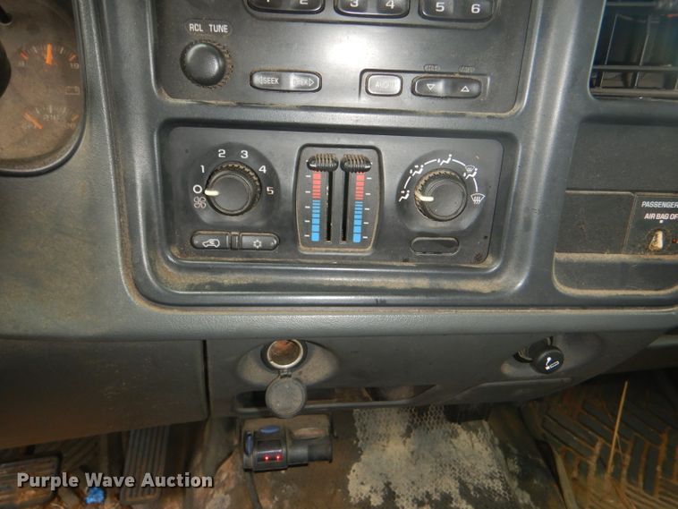 image for item DI2580 2004 GMC Sierra 2500HD Ext. Cab pickup truck