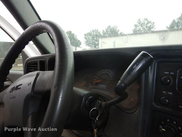 image for item DI2580 2004 GMC Sierra 2500HD Ext. Cab pickup truck