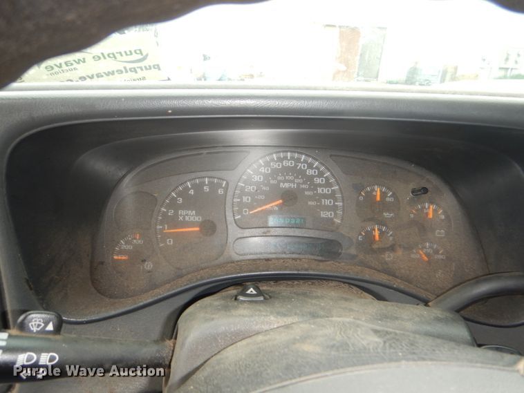 image for item DI2580 2004 GMC Sierra 2500HD Ext. Cab pickup truck