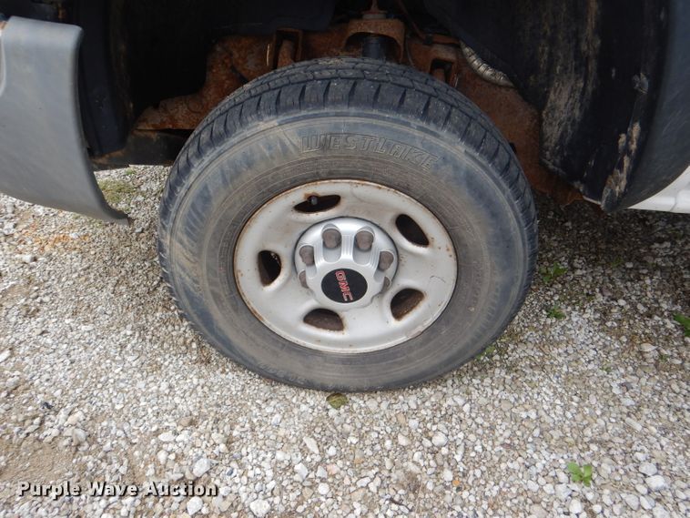 image for item DI2580 2004 GMC Sierra 2500HD Ext. Cab pickup truck