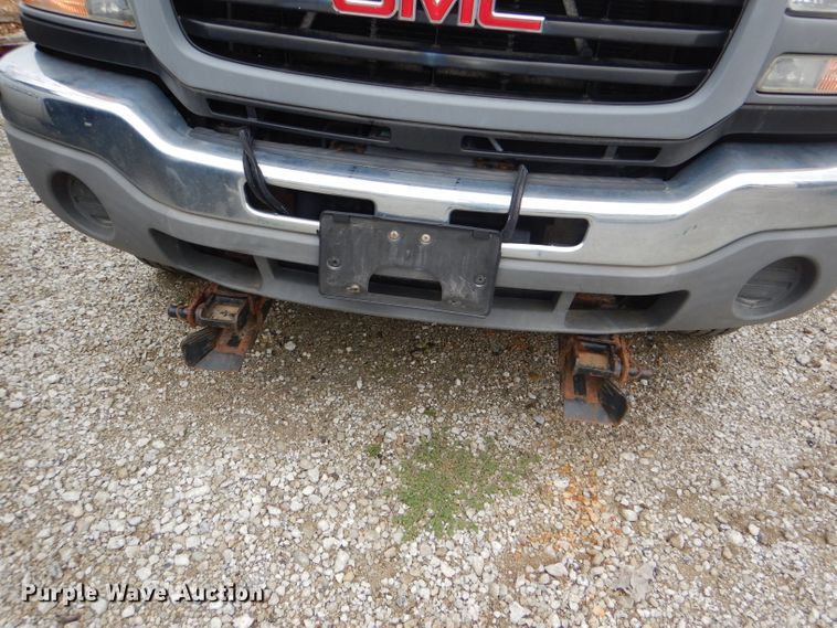 image for item DI2580 2004 GMC Sierra 2500HD Ext. Cab pickup truck