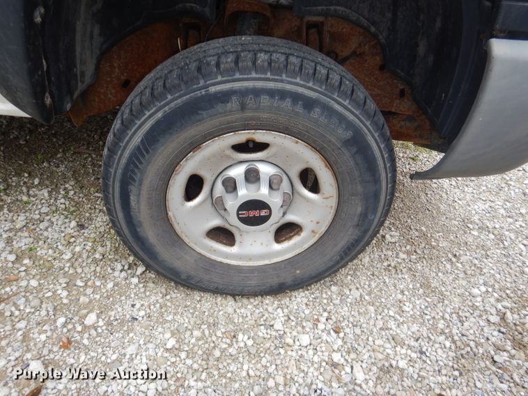 image for item DI2580 2004 GMC Sierra 2500HD Ext. Cab pickup truck