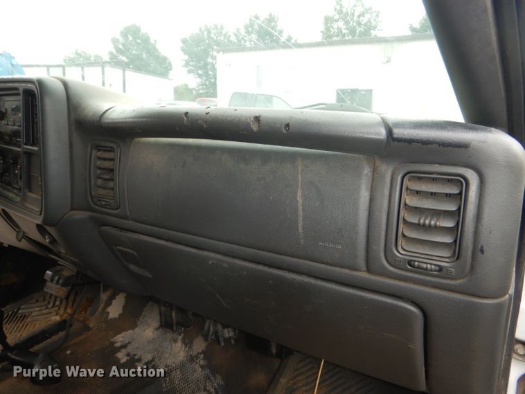 image for item DI2580 2004 GMC Sierra 2500HD Ext. Cab pickup truck