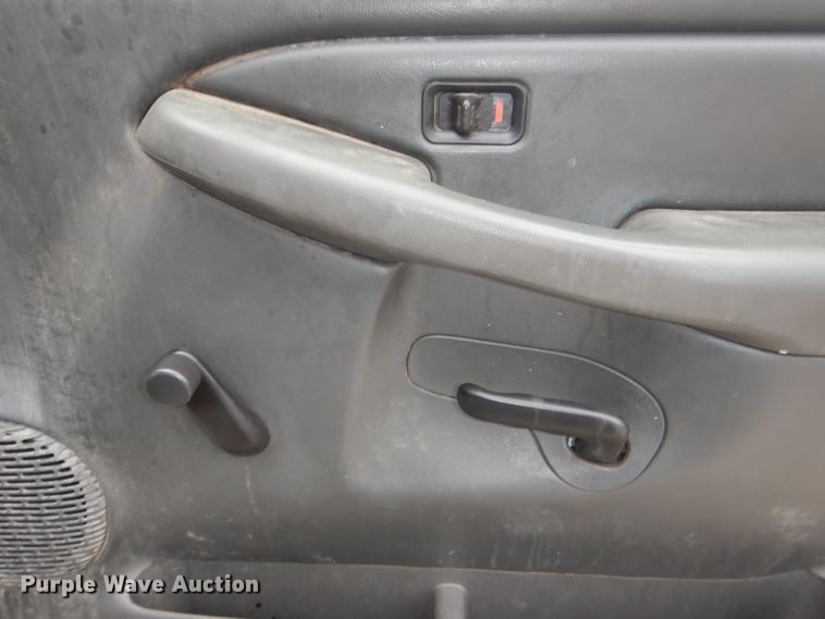 image for item DI2580 2004 GMC Sierra 2500HD Ext. Cab pickup truck