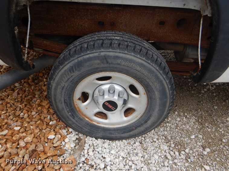 image for item DI2580 2004 GMC Sierra 2500HD Ext. Cab pickup truck