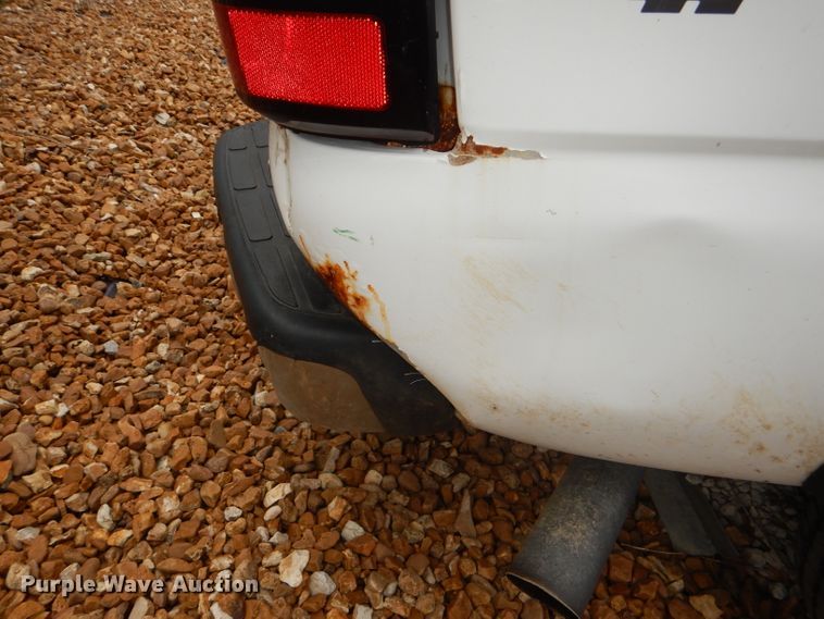 image for item DI2580 2004 GMC Sierra 2500HD Ext. Cab pickup truck