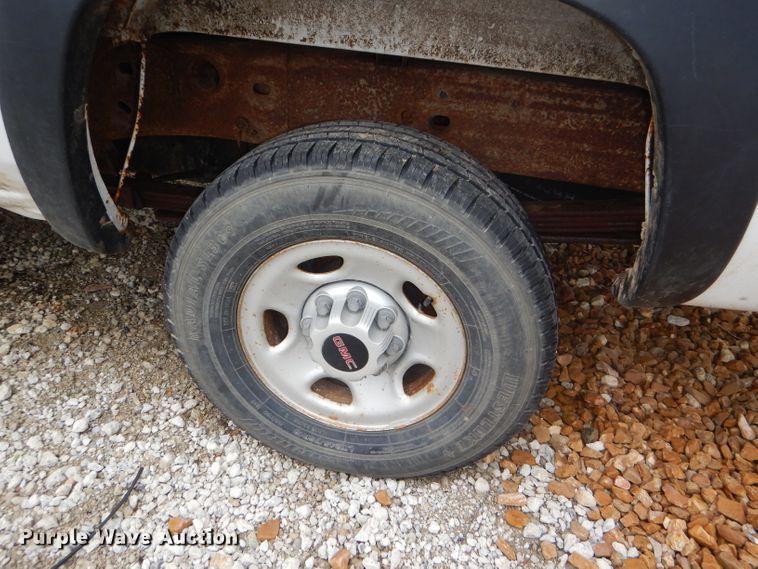 image for item DI2580 2004 GMC Sierra 2500HD Ext. Cab pickup truck