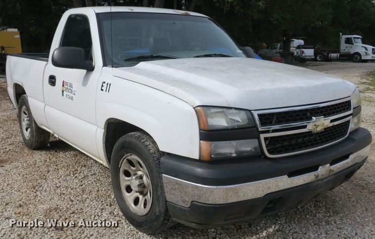 image for item EA9393 2006 Chevrolet Silverado 1500 pickup truck