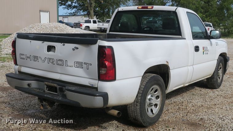 image for item EA9393 2006 Chevrolet Silverado 1500 pickup truck