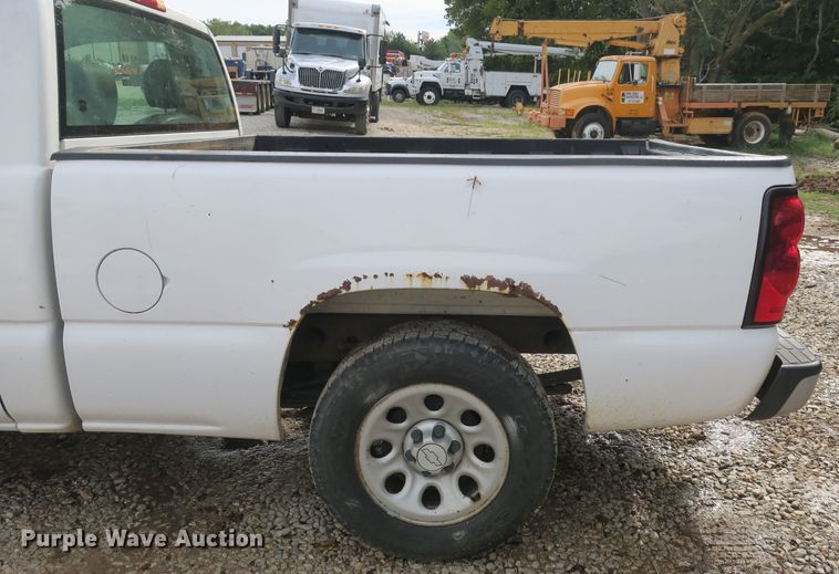 image for item EA9393 2006 Chevrolet Silverado 1500 pickup truck