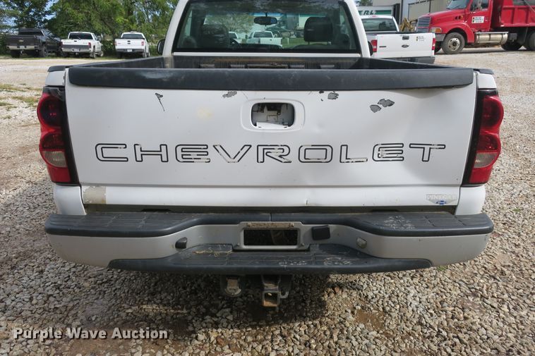 image for item EA9393 2006 Chevrolet Silverado 1500 pickup truck