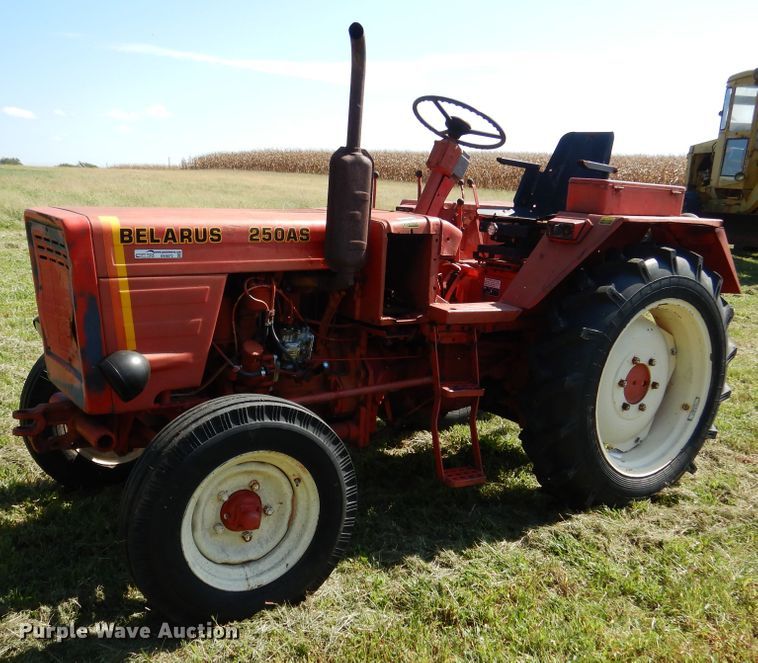 image for item EK9072 Belarus 250AS tractor
