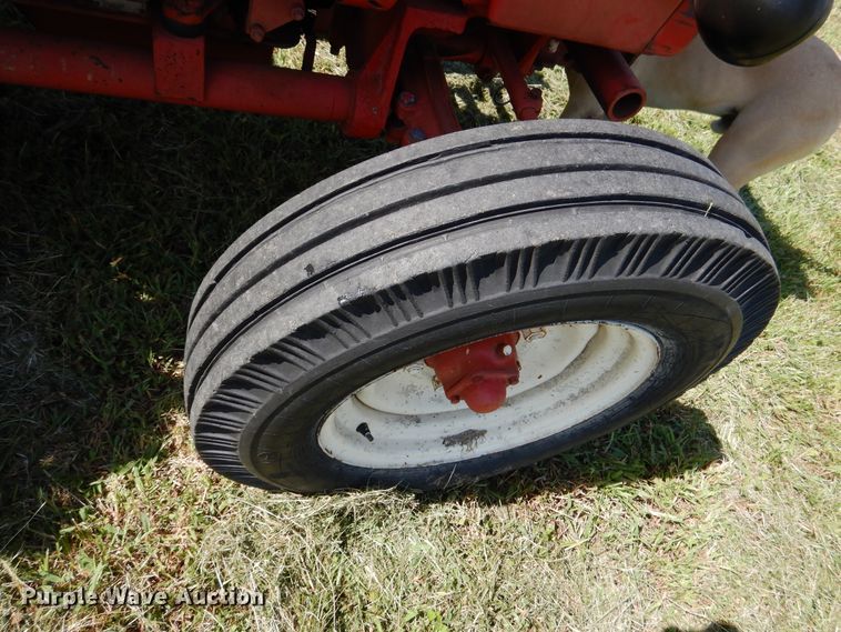 image for item EK9072 Belarus 250AS tractor