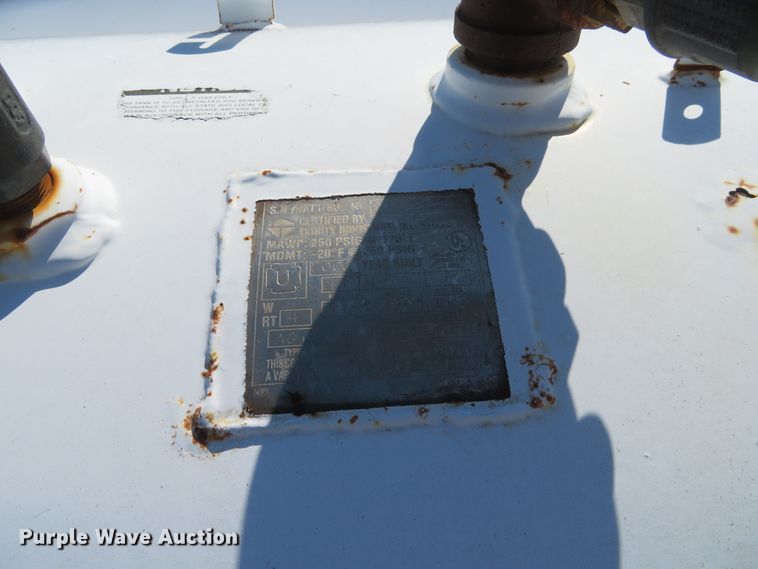 image for item EQ9290 2006 shop built utility trailer