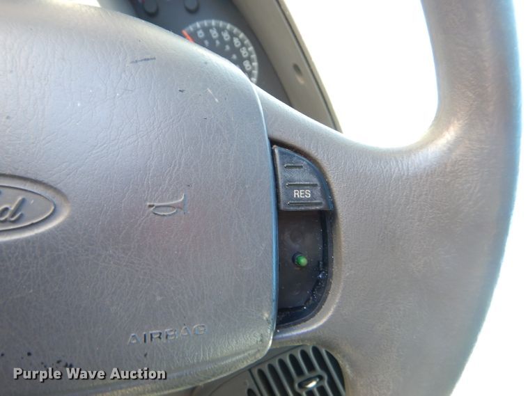image for item EY9259 2001 Ford Expedition XLT SUV