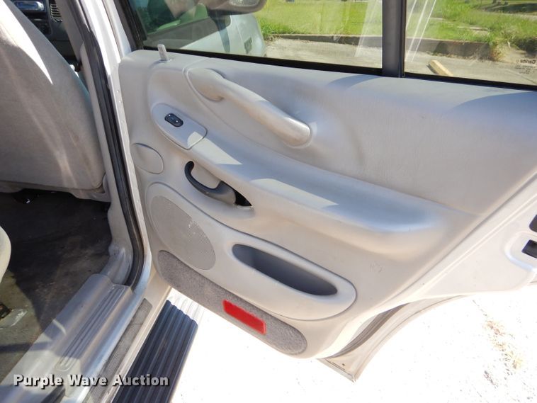 image for item EY9259 2001 Ford Expedition XLT SUV
