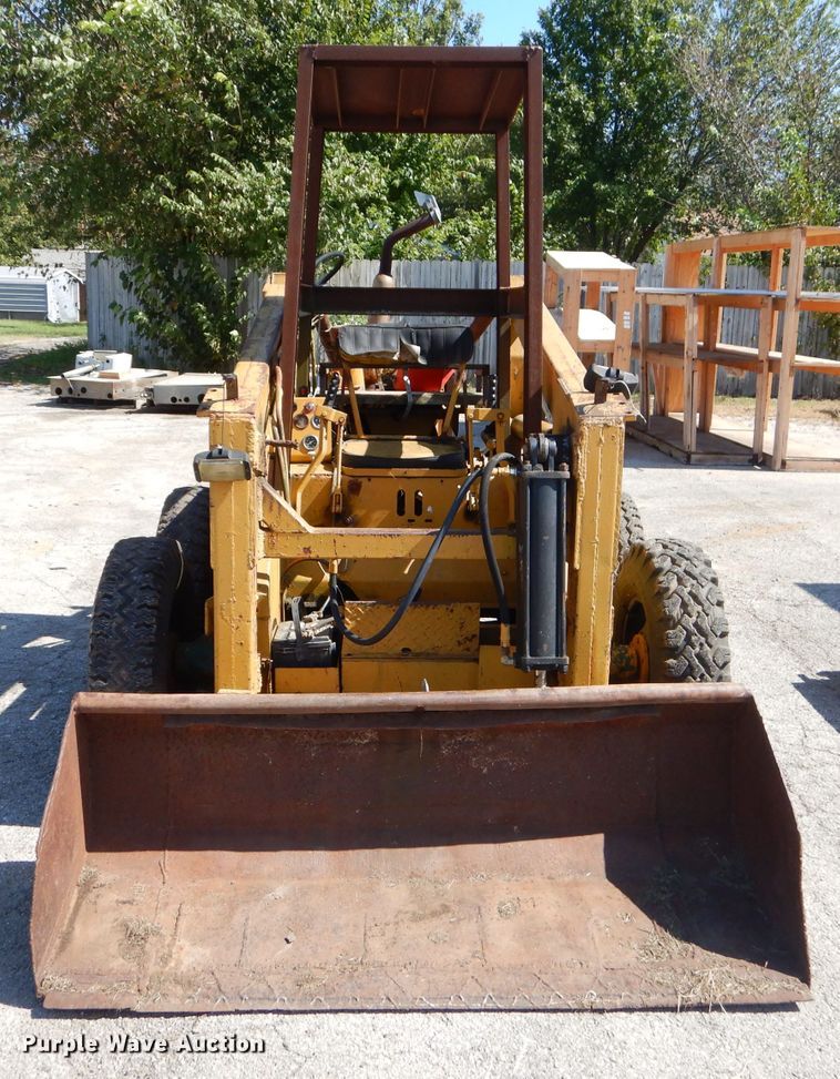 image for item EY9264 Case 1530 skid steer