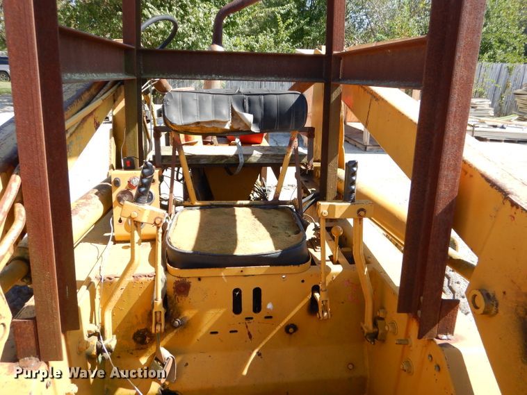 image for item EY9264 Case 1530 skid steer