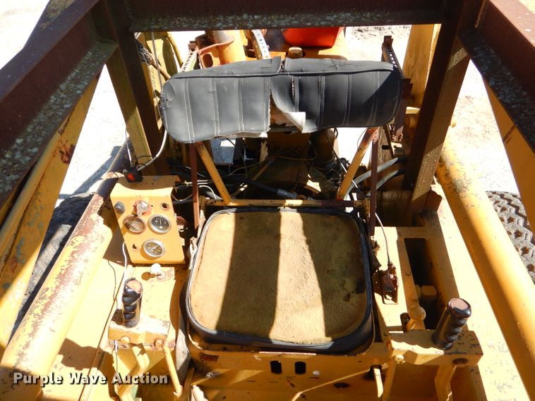 image for item EY9264 Case 1530 skid steer