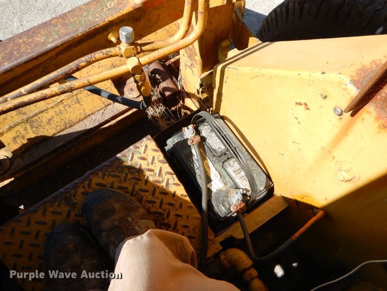 image for item EY9264 Case 1530 skid steer