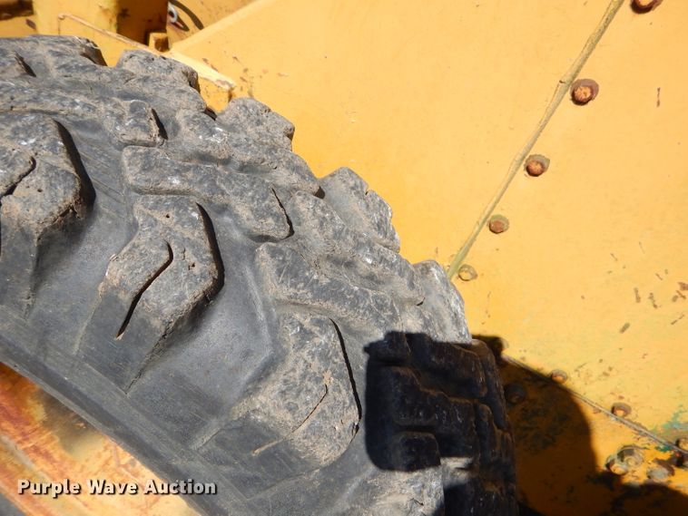 image for item EY9264 Case 1530 skid steer