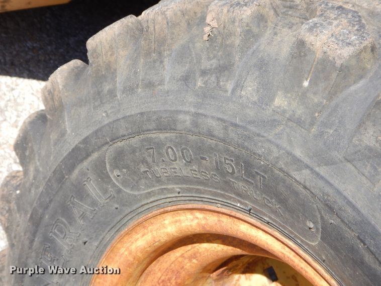 image for item EY9264 Case 1530 skid steer