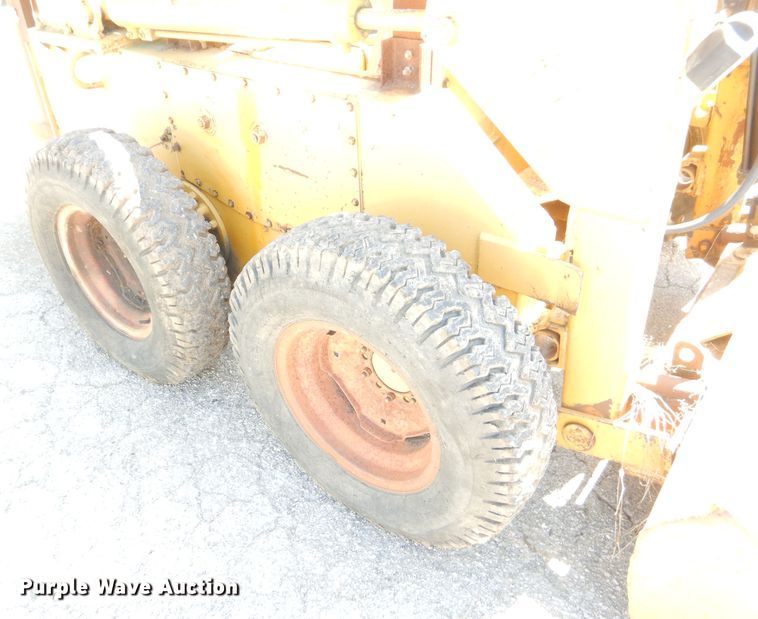 image for item EY9264 Case 1530 skid steer