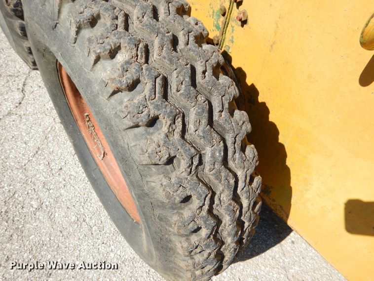 image for item EY9264 Case 1530 skid steer