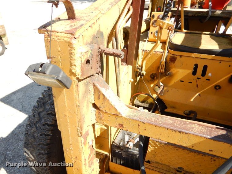 image for item EY9264 Case 1530 skid steer