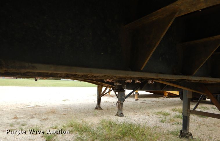 image for item EY9271 1986 Trailmobile F71T-5EAI flatbed trailer