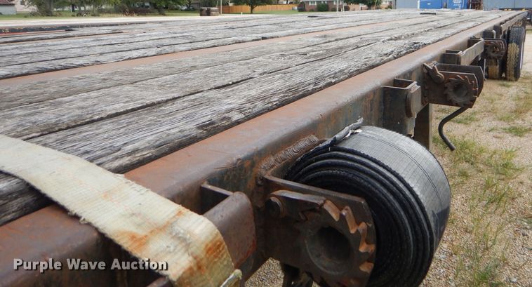 image for item EY9271 1986 Trailmobile F71T-5EAI flatbed trailer