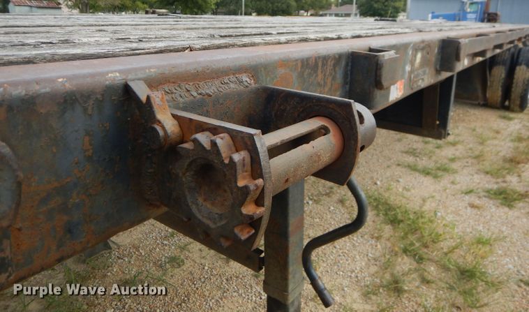 image for item EY9271 1986 Trailmobile F71T-5EAI flatbed trailer