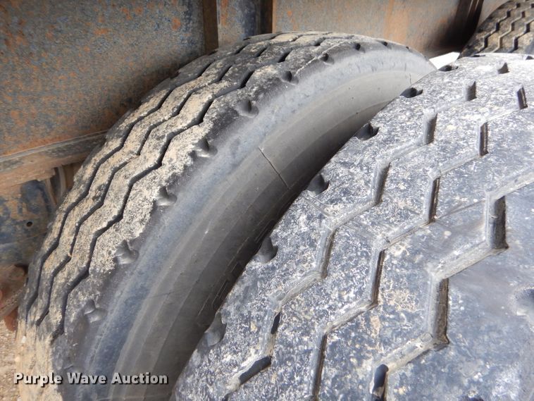 image for item EY9271 1986 Trailmobile F71T-5EAI flatbed trailer