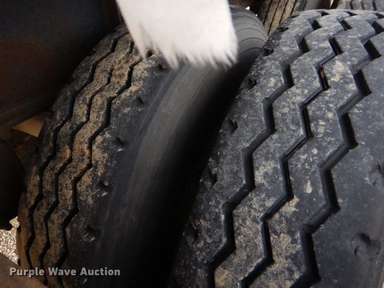 image for item EY9271 1986 Trailmobile F71T-5EAI flatbed trailer