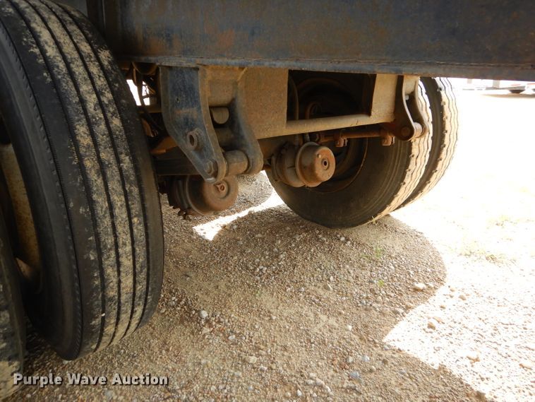 image for item EY9271 1986 Trailmobile F71T-5EAI flatbed trailer