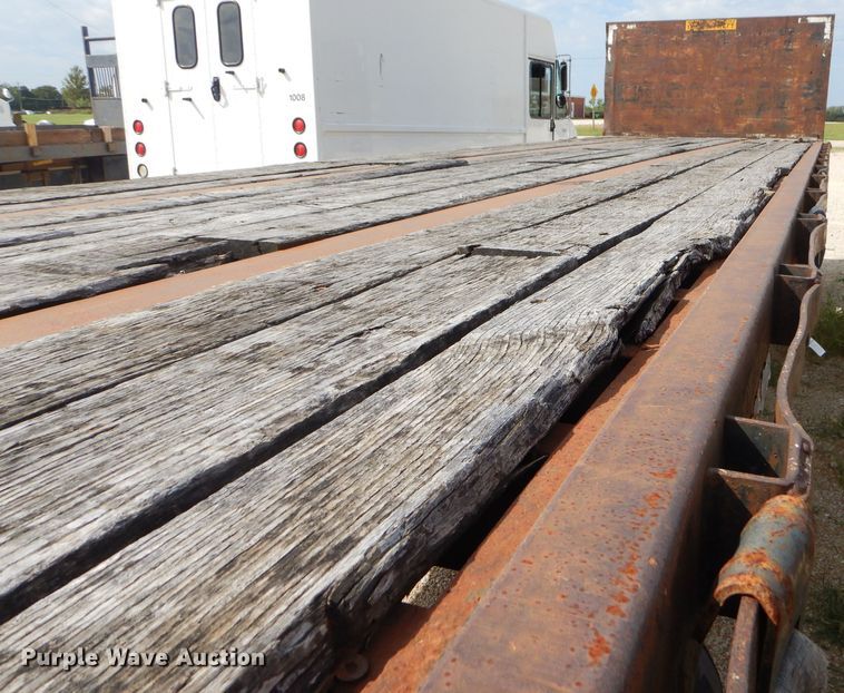 image for item EY9271 1986 Trailmobile F71T-5EAI flatbed trailer