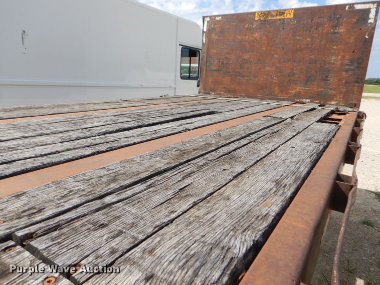 image for item EY9271 1986 Trailmobile F71T-5EAI flatbed trailer